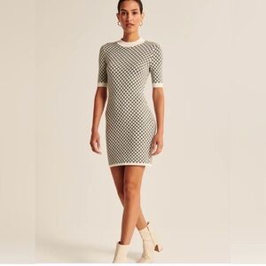 Short Sleeve Checkered Mini Sweater Dress